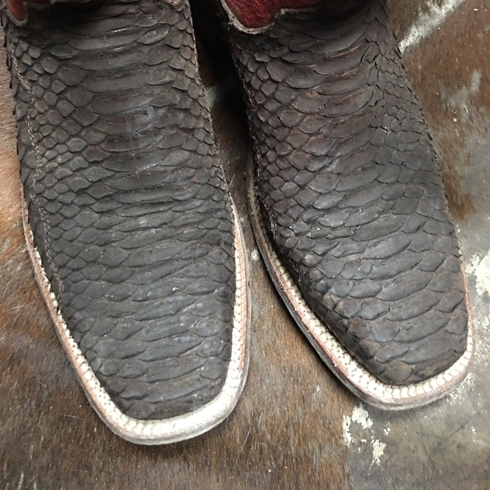Ladies Cinch Boots - Picture 2 of 3